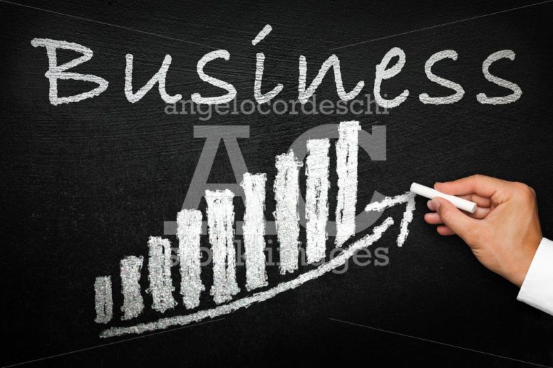 Blackboard with handwritten business text. Arrow going upwards. - Angelo Cordeschi