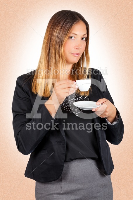 Business woman drinking coffee in cup. On gradiend backgorund. - Angelo Cordeschi