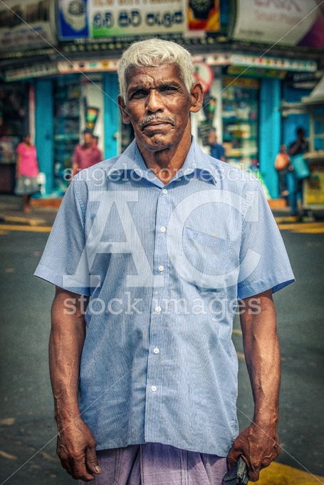 Man street portrait outdoor in the city of Kandy in Sri Lanka. - Angelo Cordeschi