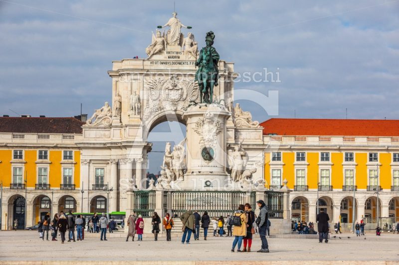 Rua Augusta Triumphal Arch And Statue Of King José I In The His Angelo Cordeschi
